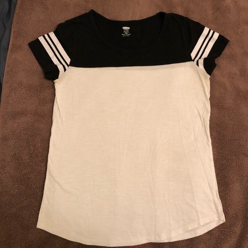 White and black T-shirt
